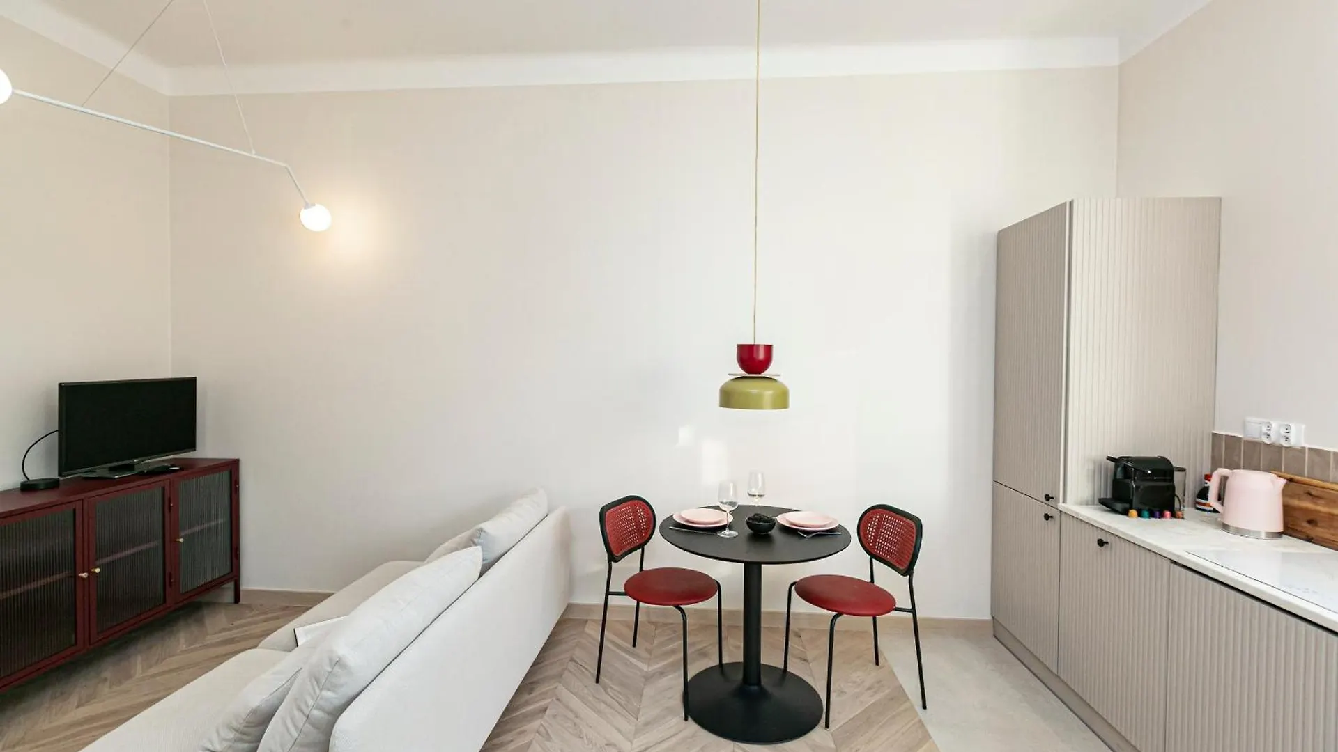 Rakowiecka - Bezplatny Parking - Free Parking - Stacja Metra 500M - Underground Station 500M Better Rental Warsaw