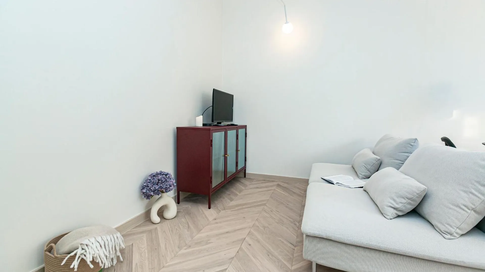 Rakowiecka - Bezplatny Parking - Free Parking - Stacja Metra 500M - Underground Station 500M Better Rental Warsaw