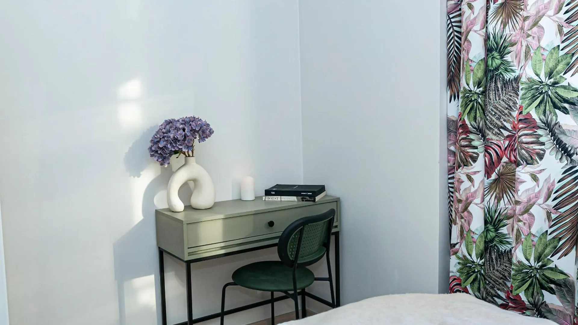 Rakowiecka - Bezplatny Parking - Free Parking - Stacja Metra 500M - Underground Station 500M Better Rental Warsaw Apartment