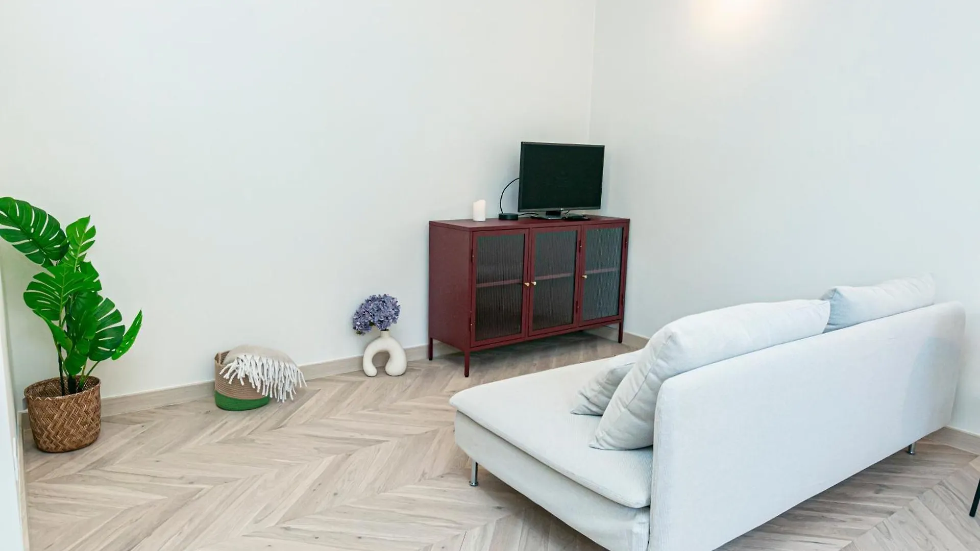 Rakowiecka - Bezplatny Parking - Free Parking - Stacja Metra 500M - Underground Station 500M Better Rental Warsaw Apartment
