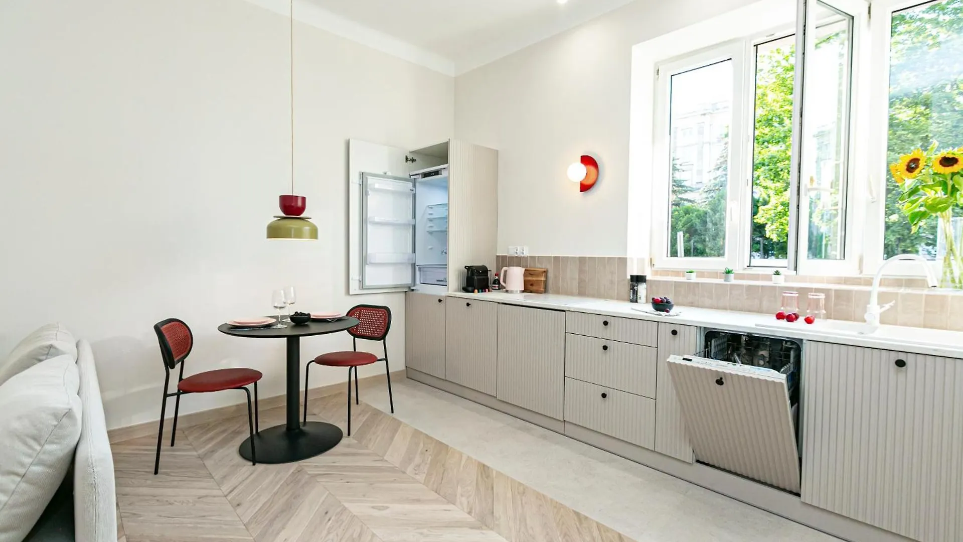Rakowiecka - Bezplatny Parking - Free Parking - Stacja Metra 500M - Underground Station 500M Better Rental Warsaw Apartment